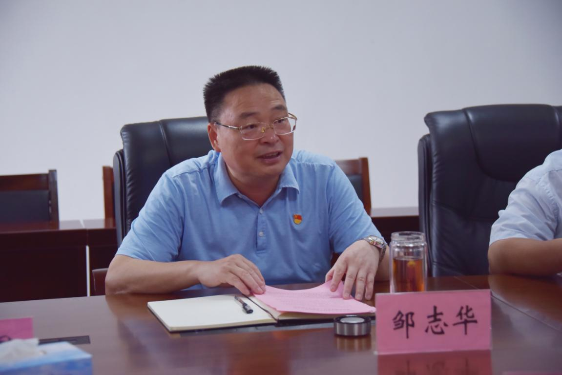 会上,邹志华书记介绍了学院的基本情况;分管领导潘建忠简要介绍了学院